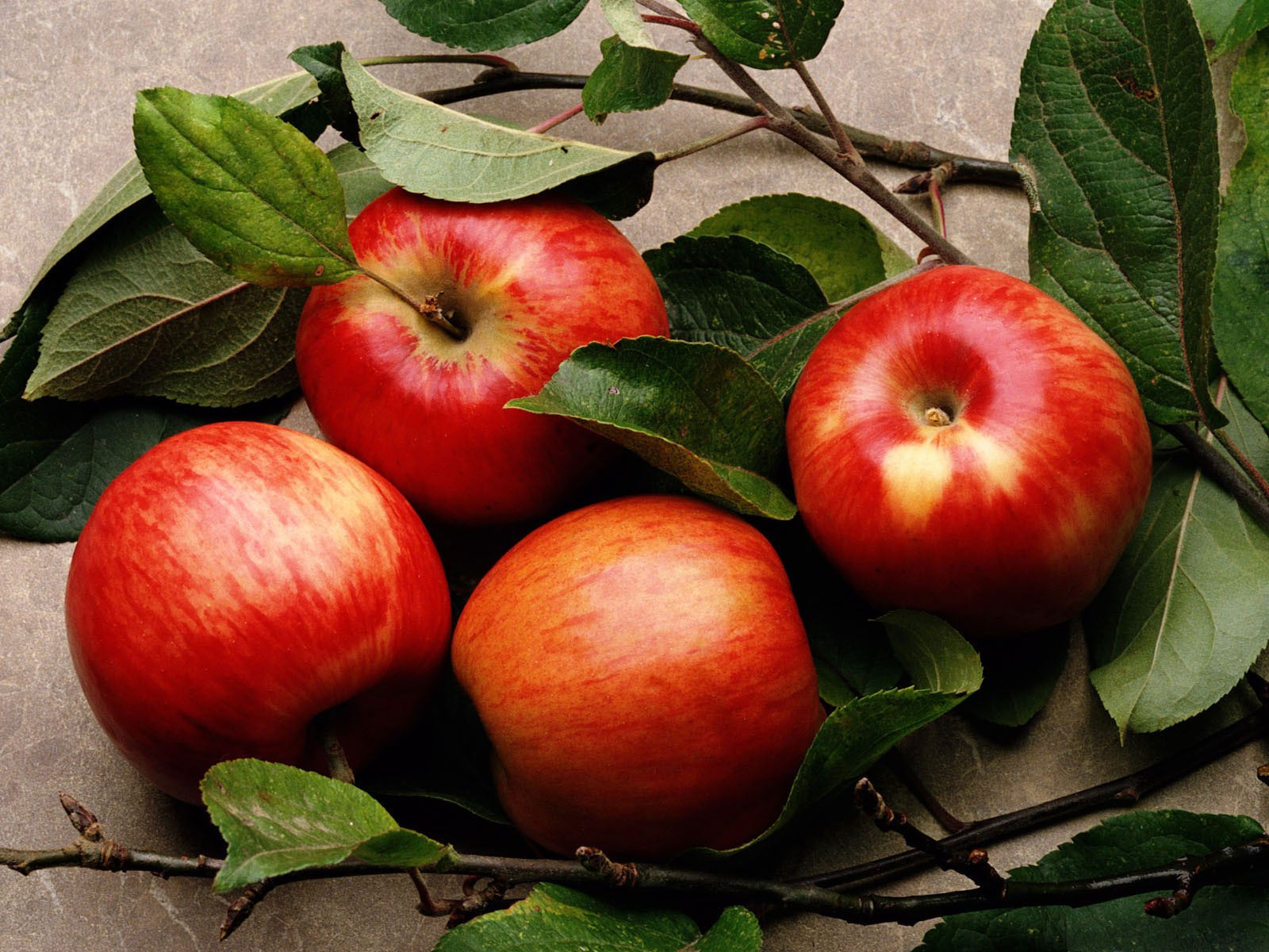 Apples_-_Windows_7_Wallpaper